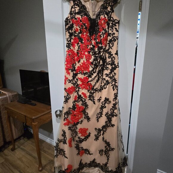 Formal Evening Gown - Picture 2 of 3